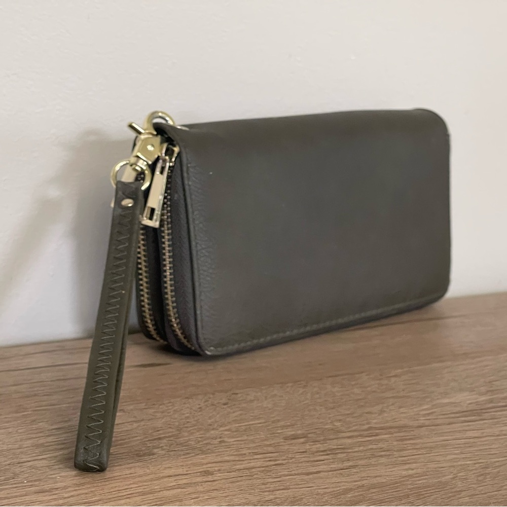 Olive green zip closure wallet/ wristlet